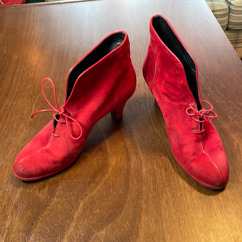 The most beautiful vintage Azzedine Alaia booties from the 80’s